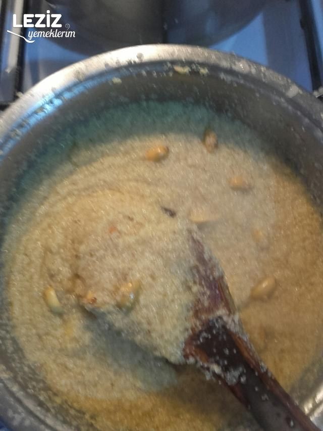 Fıstıklı İrmik Helvası Tarifi