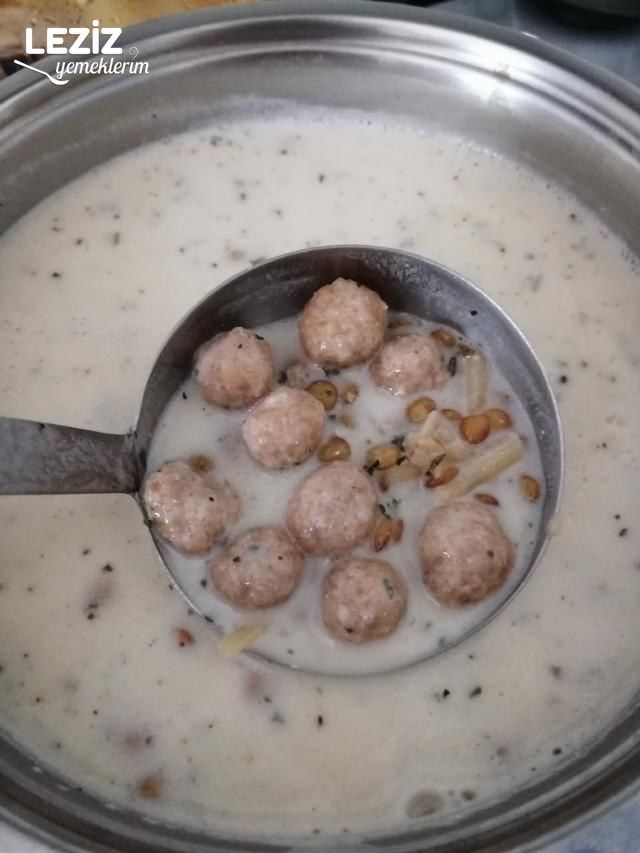Misket Köfteli Erişteli Yoğurt Çorbası