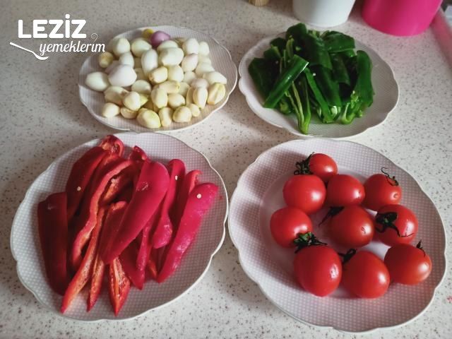 Eli Böğründe (Yanyana) Tarifi