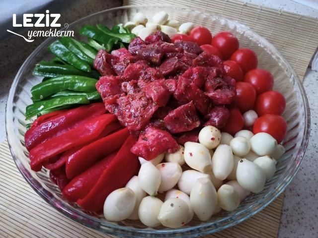 Eli Böğründe (Yanyana) Tarifi