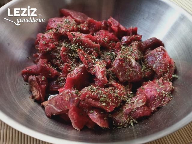 Eli Böğründe (Yanyana) Tarifi