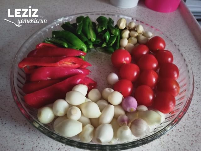 Eli Böğründe (Yanyana) Tarifi