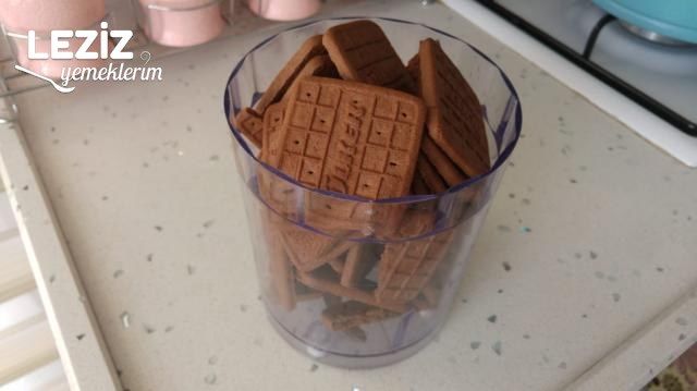 Tencerede Fırınsız 4 Malzemeli Bisküvili Kek