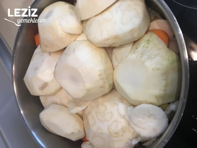 Zeytinyağlı Püreli Kereviz