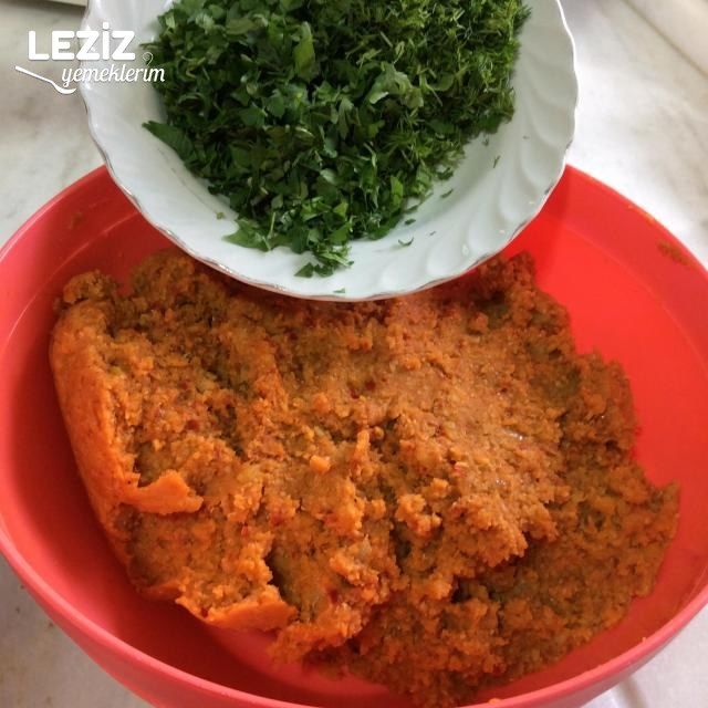 Yoğurtlu Çiçek Köfte