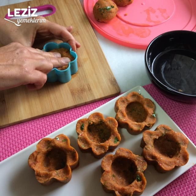 Yoğurtlu Çiçek Köfte