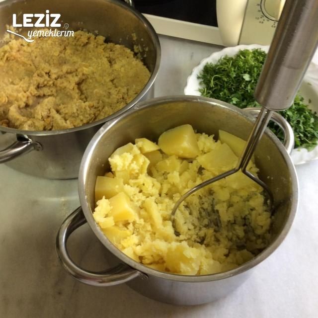 Yoğurtlu Çiçek Köfte