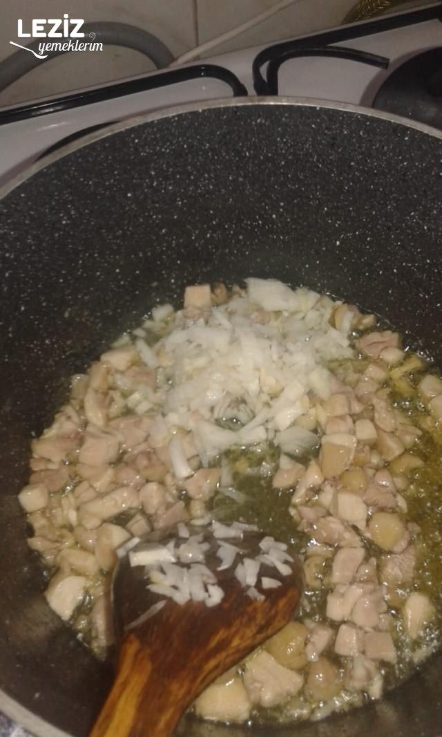 Tavuklu Kuru Fasulye Nasıl Yapılır?