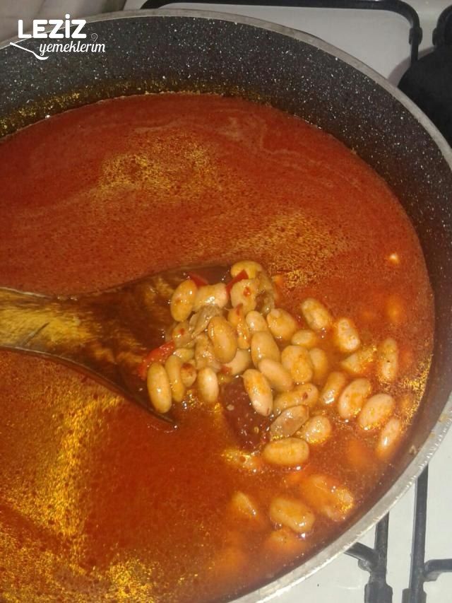 Tavuklu Kuru Fasulye Nasıl Yapılır?