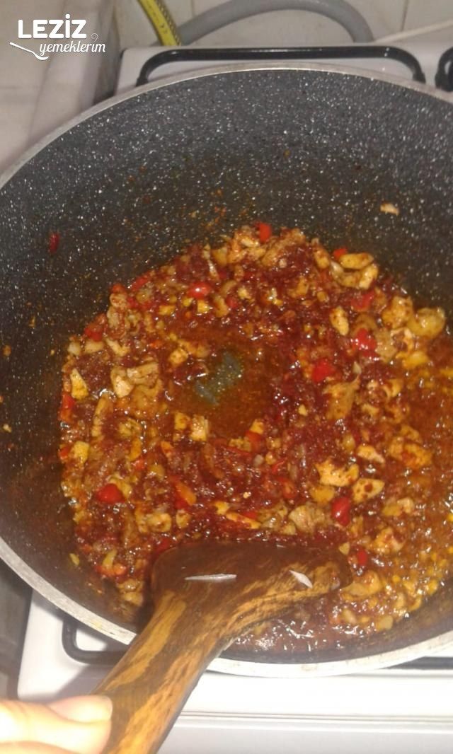 Tavuklu Kuru Fasulye Nasıl Yapılır?