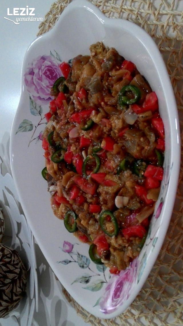 Domatesli Patlıcan Salatası Tarifi