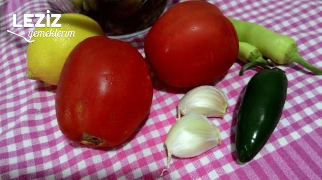 Domatesli Patlıcan Salatası Tarifi