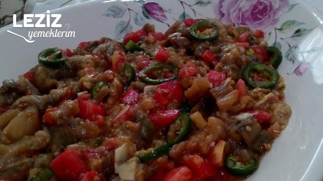Domatesli Patlıcan Salatası Tarifi