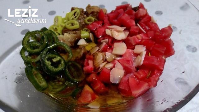 Domatesli Patlıcan Salatası Tarifi