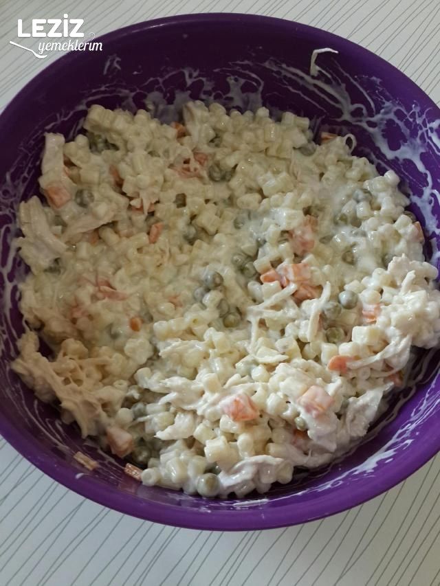 Tavuklu Makarna Salatası
