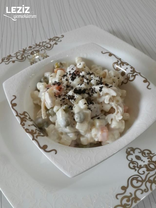 Tavuklu Makarna Salatası