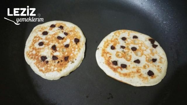 Damla Çikolatalı Muzlu Pankek