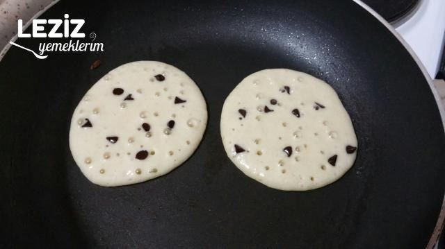 Damla Çikolatalı Muzlu Pankek