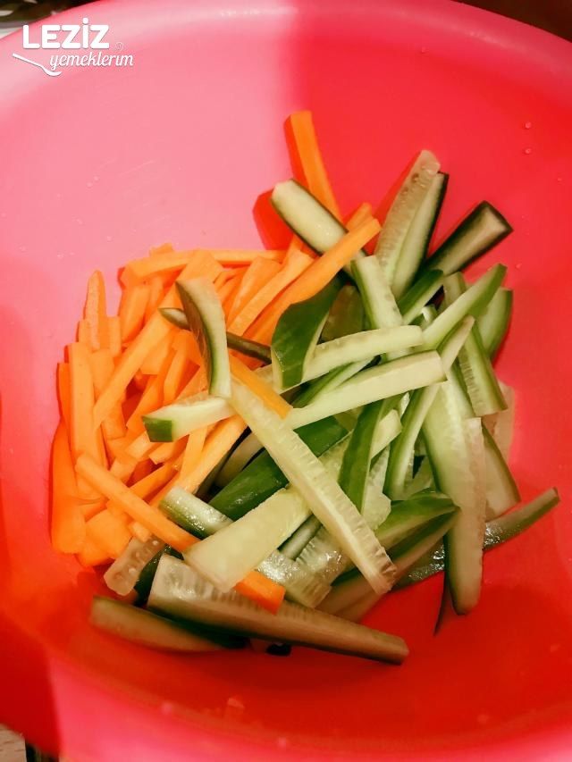 Harika Soslu Salata (Çin Salatası)