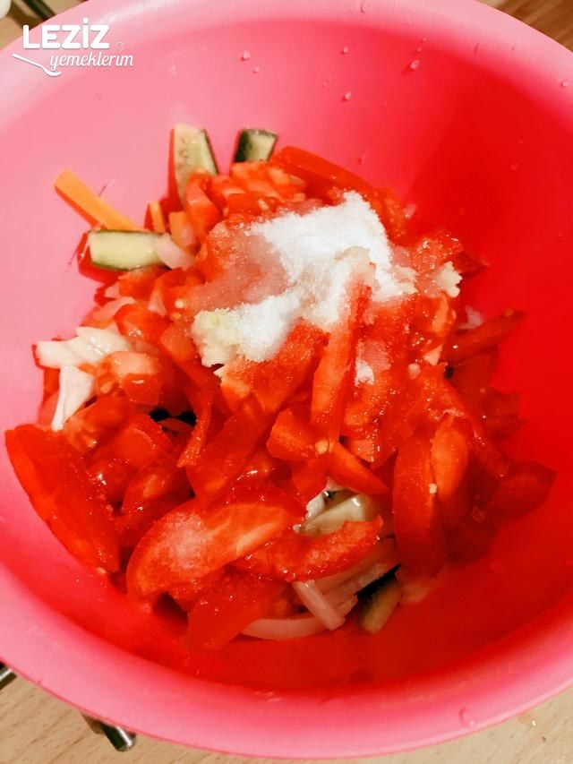 Harika Soslu Salata (Çin Salatası)