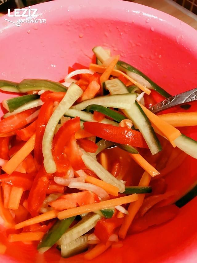 Harika Soslu Salata (Çin Salatası)