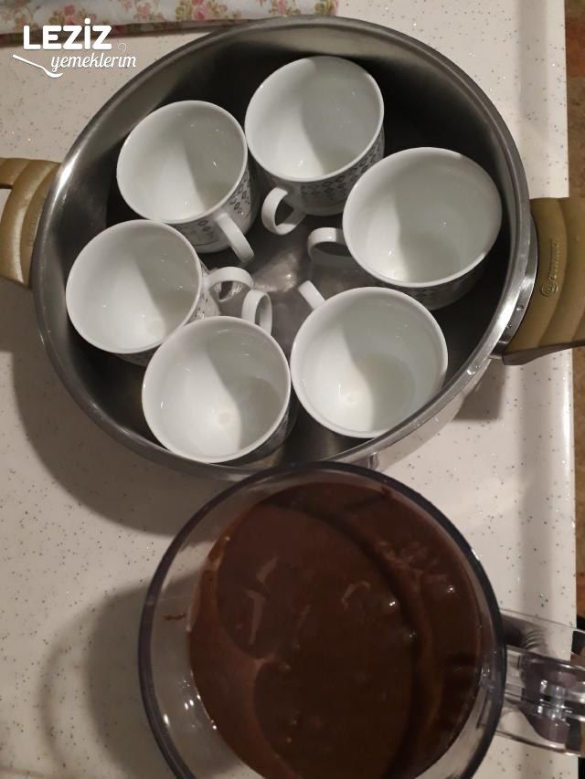 Sufle Tadında Fincanda Kek