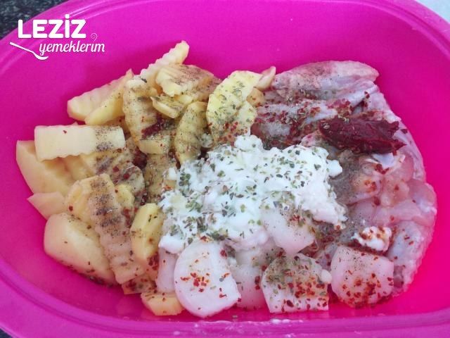 Nefis Sosuyla Fırında Tavuk Patates