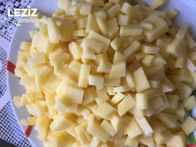 Yoğurt Soslu Patates Böreği