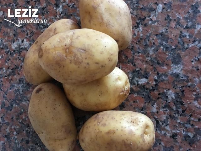 Yoğurt Soslu Patates Böreği