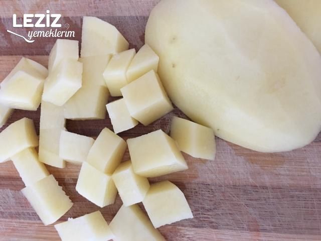 Yoğurt Soslu Patates Böreği