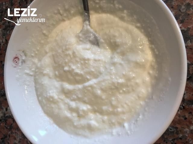 Yoğurt Soslu Patates Böreği