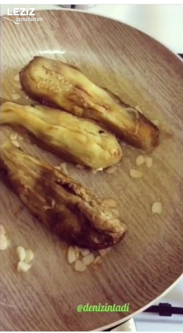 Lezzet Patlaması (Kırmızı Biberli Kaşarlı Patlıcan Sarma)