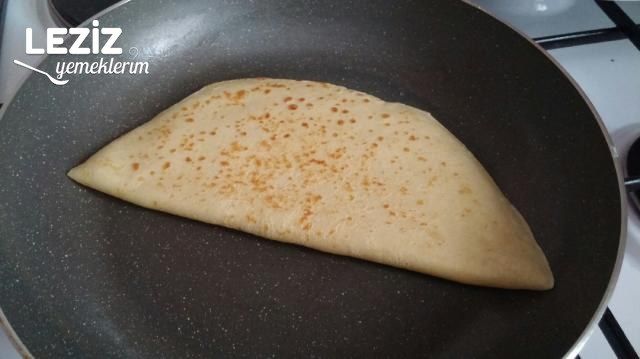 Kahvaltıya Enfes Kaşarlı Krepler