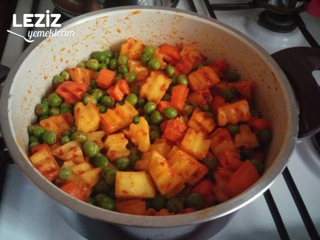 Misket Köfteli Bezelye Yemeği