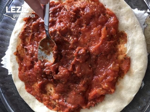 Susamlı Ev Pizzası