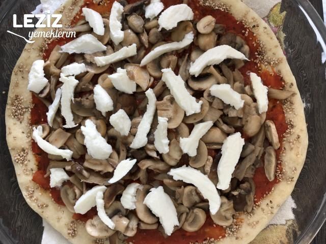 Susamlı Ev Pizzası