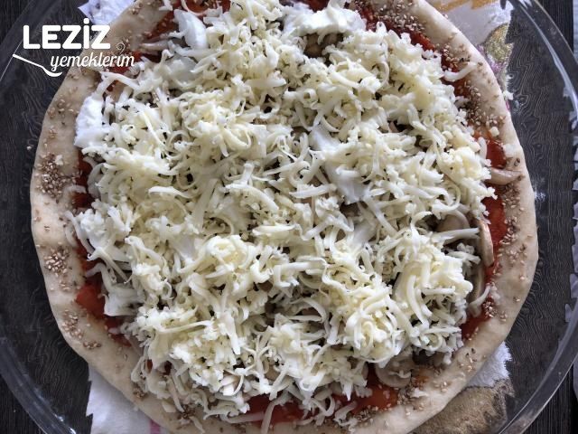 Susamlı Ev Pizzası