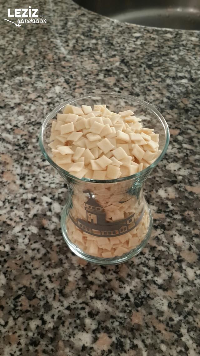 Kesme Kare Ev Çorbası