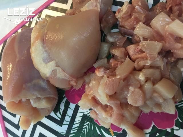 Tavuklu Sebzeli Biber Dolması