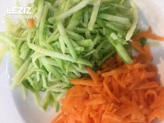 Tavuklu Sebzeli Biber Dolması