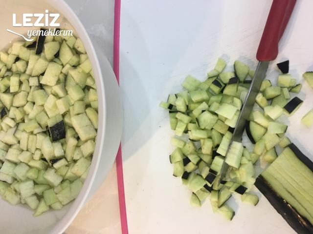 Tavuklu Sebzeli Biber Dolması