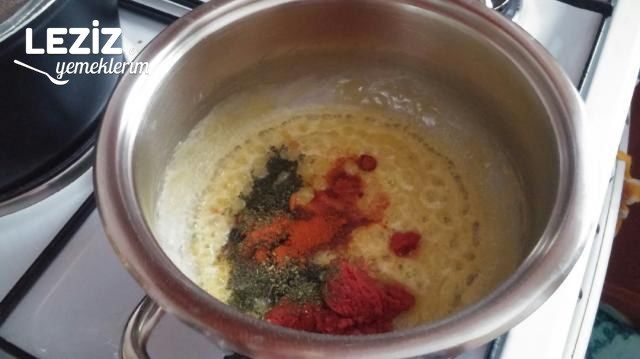 Salçalı Un Çorbası Tarifi