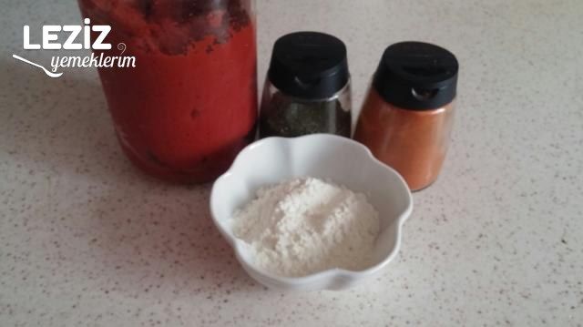 Salçalı Un Çorbası Tarifi