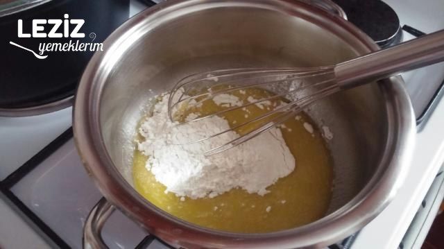 Salçalı Un Çorbası Tarifi