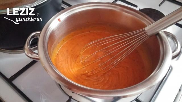 Salçalı Un Çorbası Tarifi