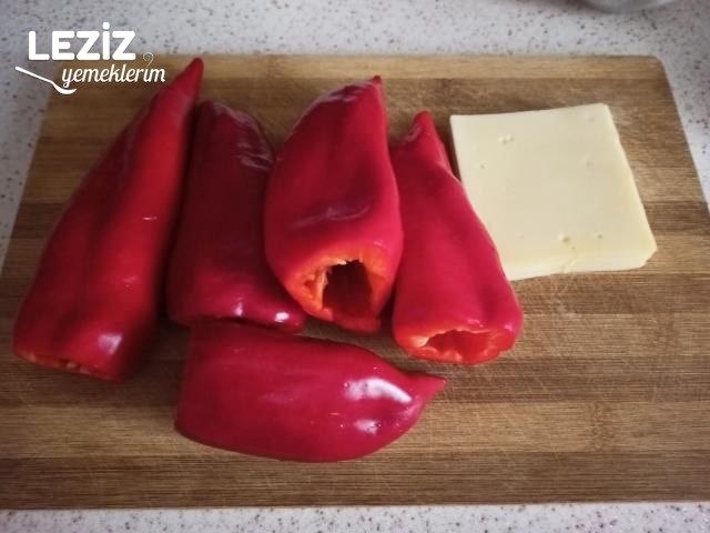 5 Dakikada Kırmızı Biber Tostu