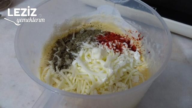 Peynirli Baharatlı Kek