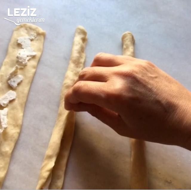 Peynirli Sucuklu Örgü Poğaça