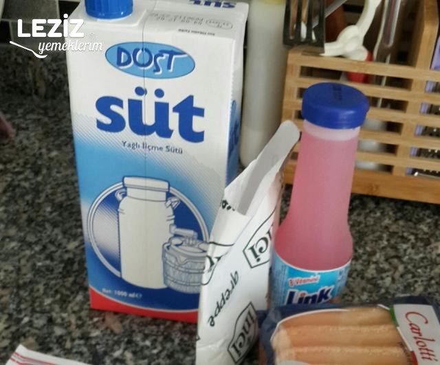 Çilekli Kedidili Pastası