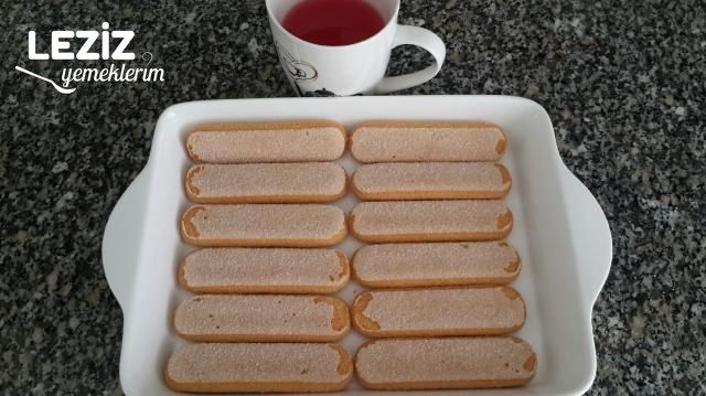 Çilekli Kedidili Pastası